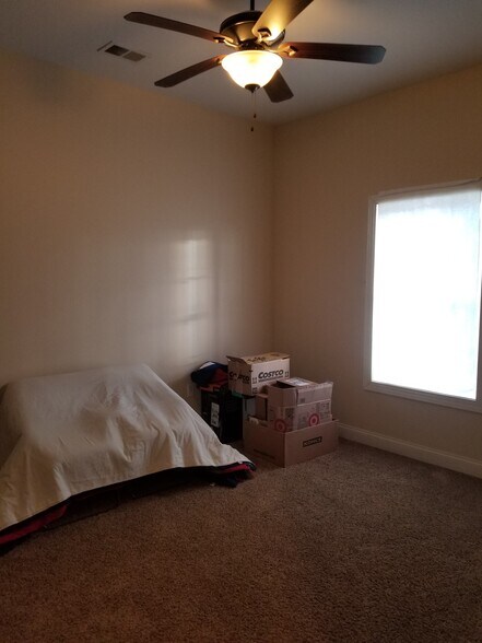 Building Photo - 406 Treyson Ln