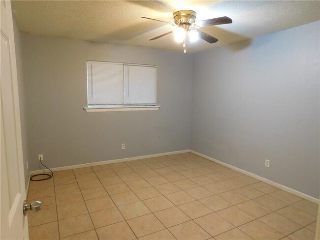 Building Photo - 1402 Barbergale St