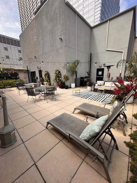 Building Photo - 8 W Monroe St