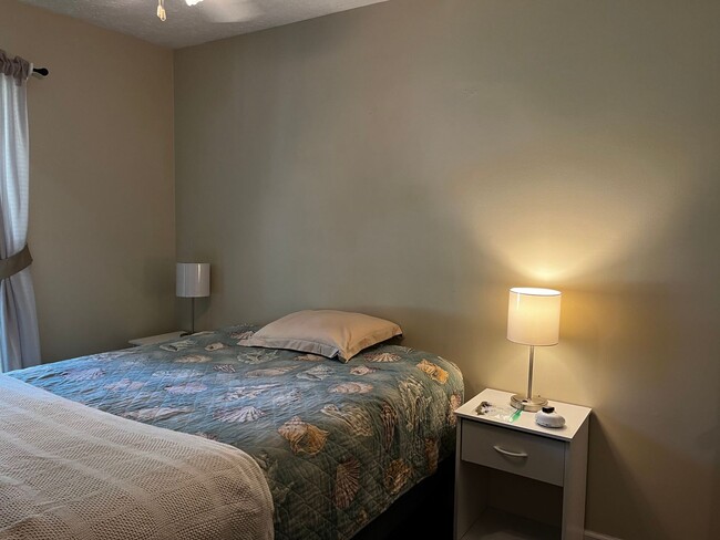 Building Photo - Furnished 2 Bedroom in Riverbend