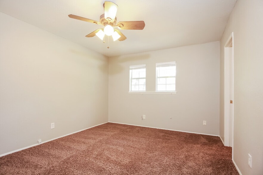 Building Photo - 1050 Brownwood Dr