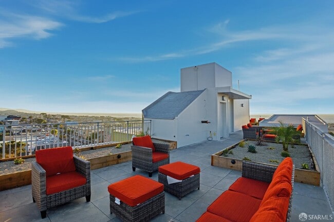 Building Photo - 3945 Judah St