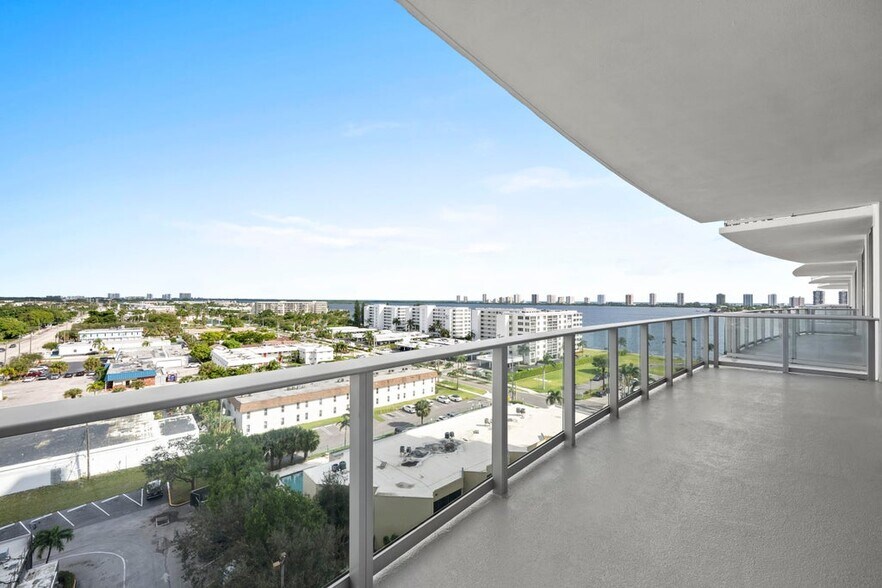 Balcony view North, East and West - 220 Lake Shore Dr