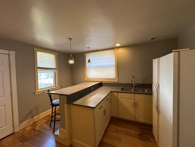 Building Photo - 824 E Wright St