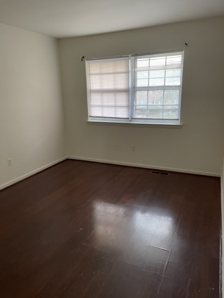 Building Photo - 8200 Walutes Cir