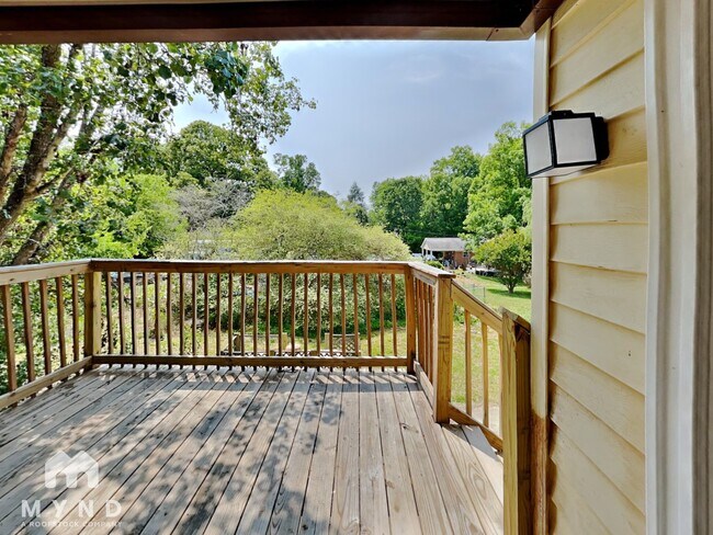 Building Photo - 2308 Oakstone Cir