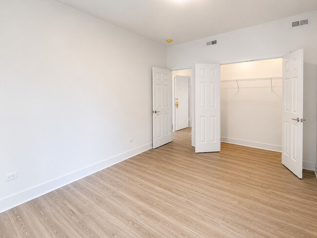 Building Photo - 1053 W Columbia Ave