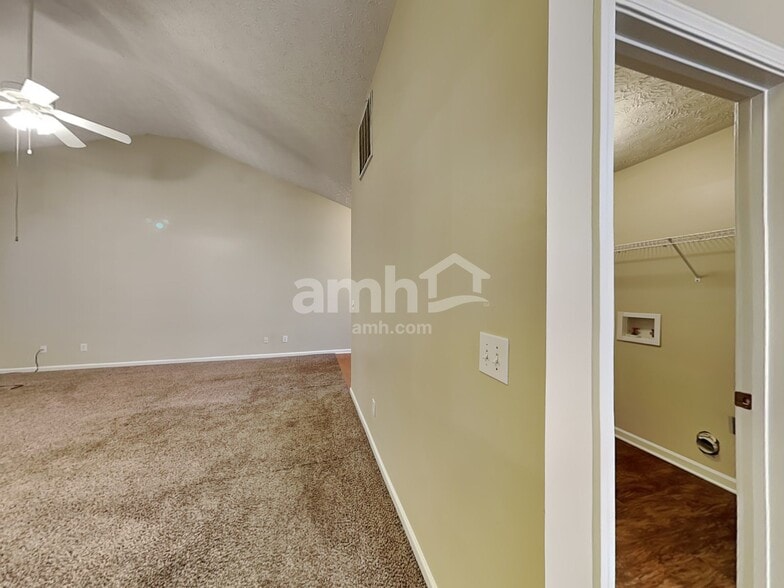 Building Photo - 5455 Yellow Pine Dr