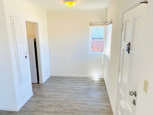 Building Photo - LIVE BY THE BEACH! 1BD/1BA OCEAN BEACH APARTMENT + PRIVATE GARAGE & LAUNDRY!!!