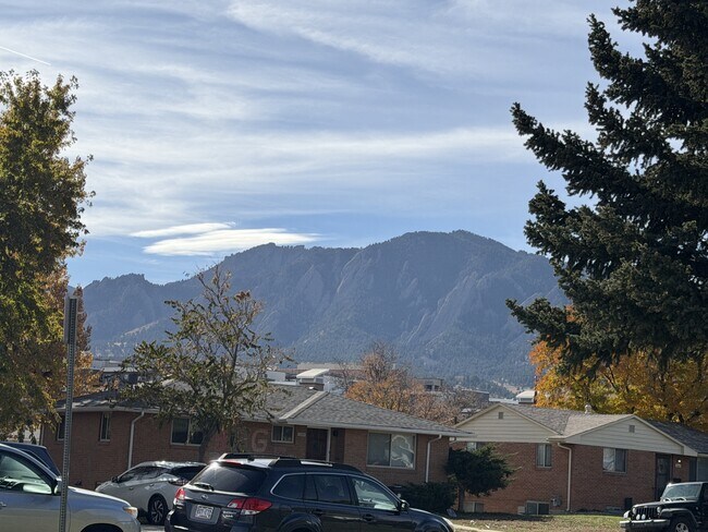 Building Photo - 1205 E Ridge Ave