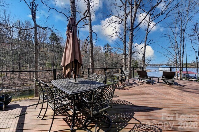 Building Photo - 19314 Yachtman Dr