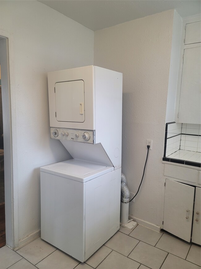 Building Photo - 1914 Binz St