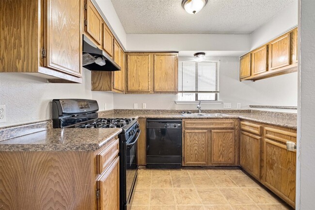Building Photo - 1108 Peach Tree Cove