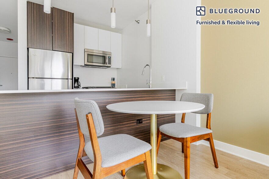 Building Photo - 201 N Garland Ct