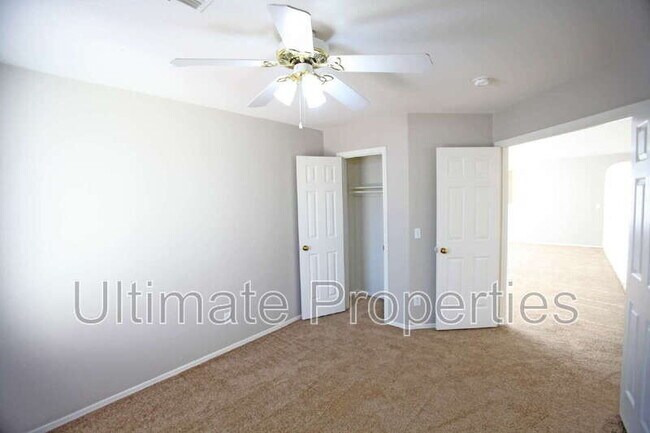 Building Photo - 10526 W Via Del Sol