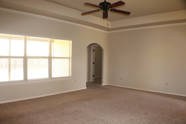 Building Photo - Bixby home available now!