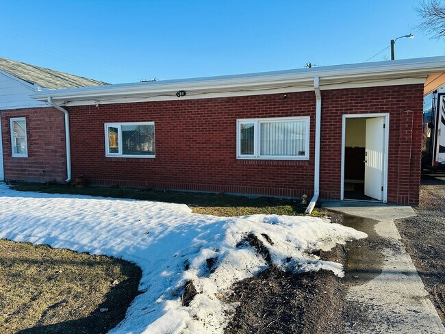 Building Photo - 2 bedroom with laundry and off street parking