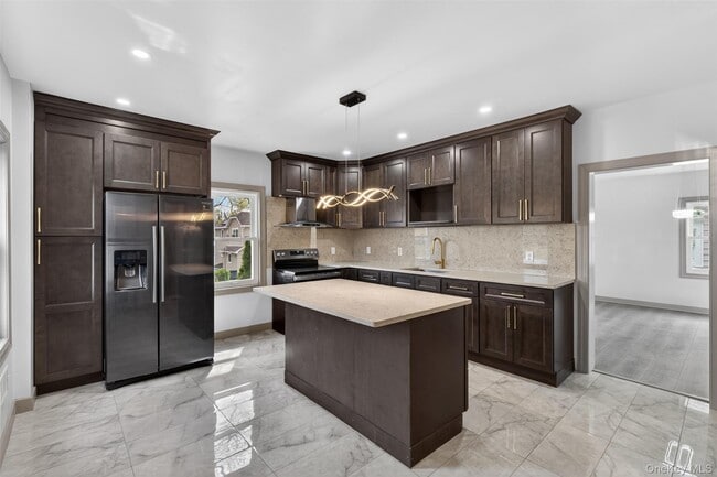 Building Photo - 62 Poplar St