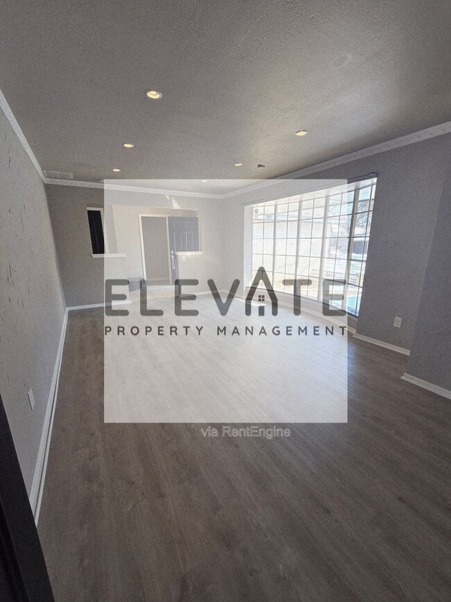 Building Photo - 1809 N Oakhill Rd