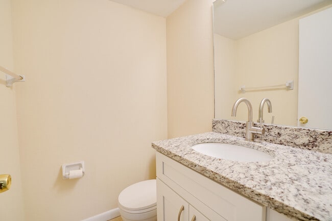 Building Photo - 1722 SE Balmoral Ct