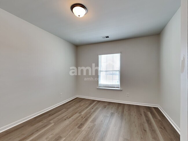 Building Photo - 517 Bush Dr