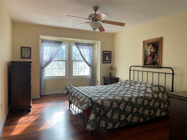 Building Photo - 12134 Salemtown Dr