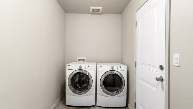 Building Photo - 3 Bedroom, 2 Bath Airway Heights Rancher that is less than 2 years old