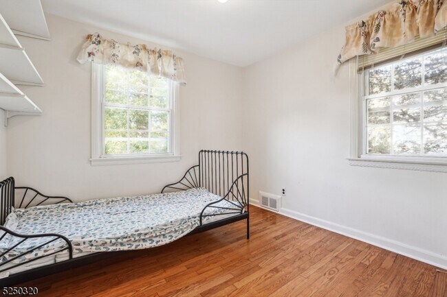 Building Photo - 10 Yorktown Terrace