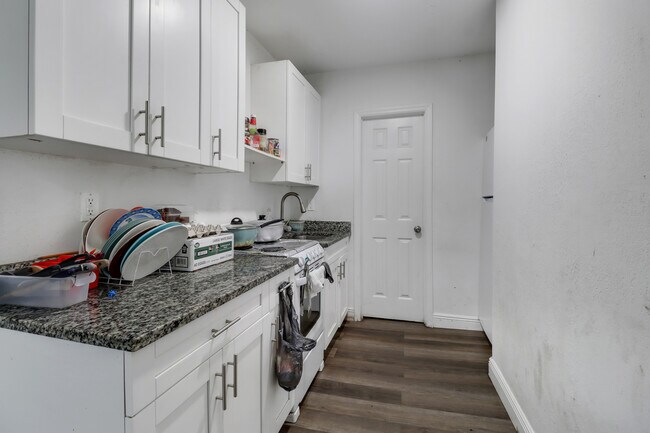 Building Photo - Sabal Ln
