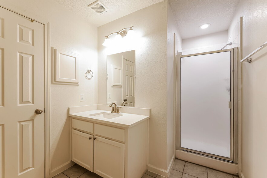 Building Photo - 20735 Fox Cliff Ln