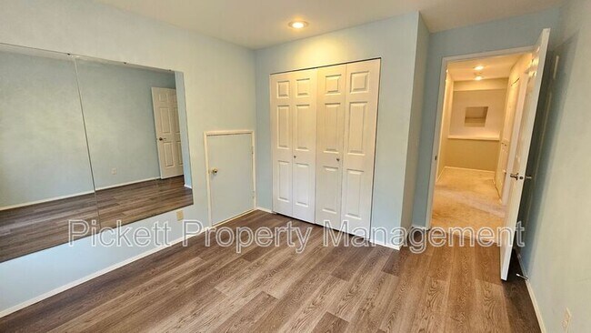 Building Photo - 6559 Gleneagle Ave SW