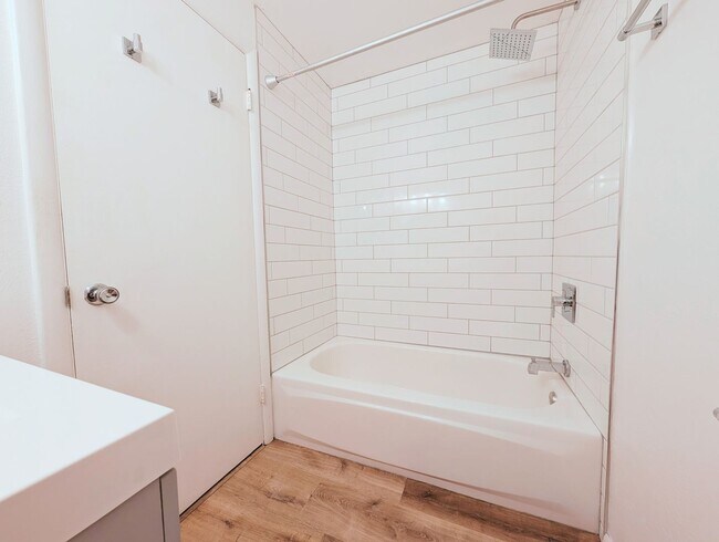 Building Photo - 3-Bedroom Home in great Location