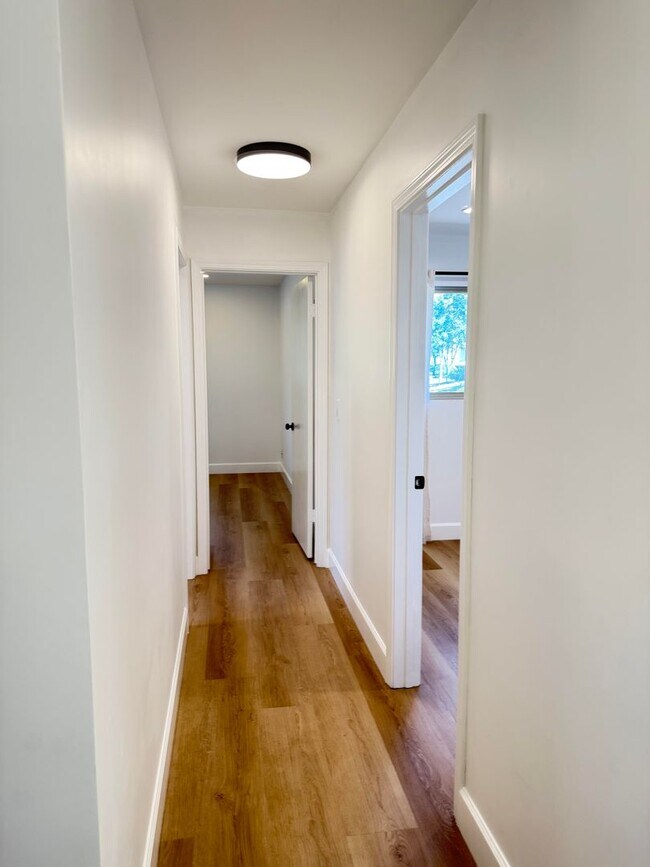 Building Photo - 9887 Broadmoor Dr