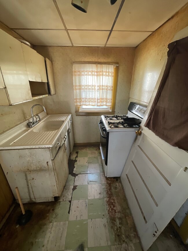 Building Photo - 2411 Madison Ave