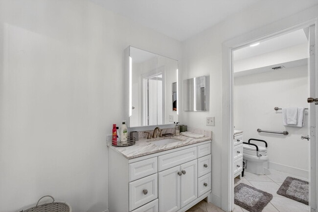 Building Photo - 611 Brackenwood Cove