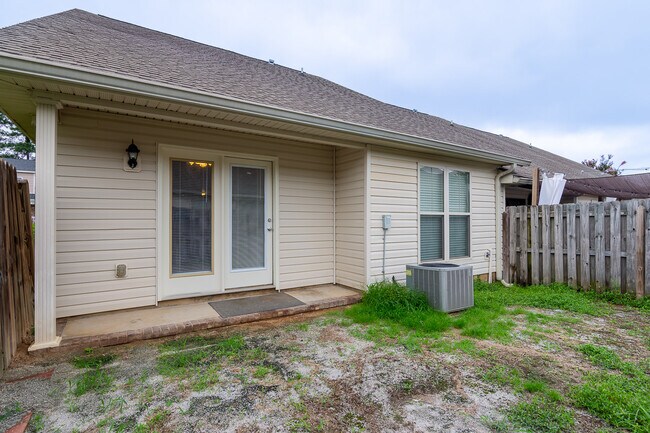 Building Photo - 310 Connor Cir