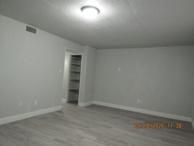 Building Photo - Freshly Painted/New Flooring home located closed to downtown Lawton/Ft. Sill