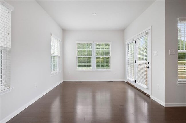 Building Photo - 3005 Eagle Ridge Dr