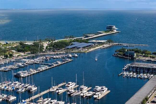 Building Photo - 175 1st St S