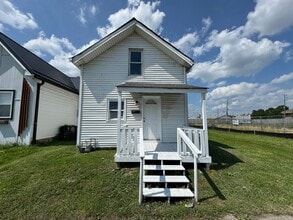 Building Photo - Fountain Square 2 Bed 1 Bath with large backyard.