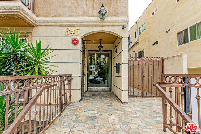 Building Photo - 345 S Harvard Blvd