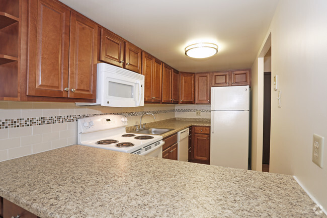 1BR - Kitchen - Brightwood Plaza