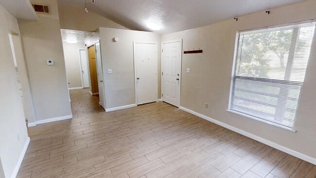 Building Photo - Charming 3 bedroom, 2 bath property in Cop...