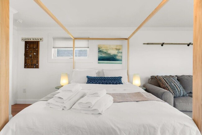 Building Photo - 1611 NH-1A