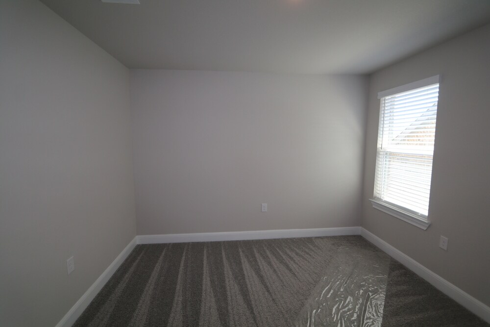 Building Photo - 1607 Alana Falls Ave