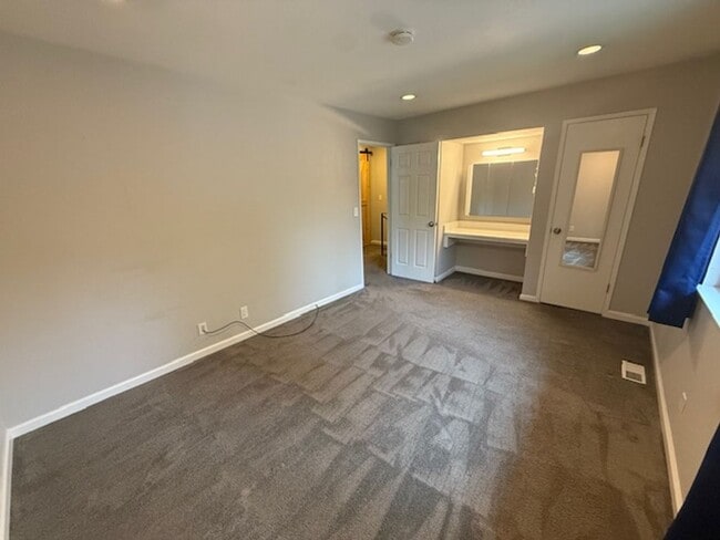 Building Photo - 257 Watson Dr