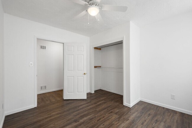 Building Photo - Stunning 3 bed, 2.5 bath home in McKees Rocks available October 1!