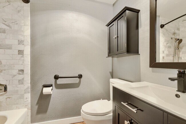 Building Photo - Beautiful Mother-in-Law Style Home in Everett, WA!