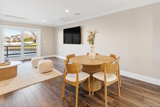 Building Photo - 3047 Mitchell Rd