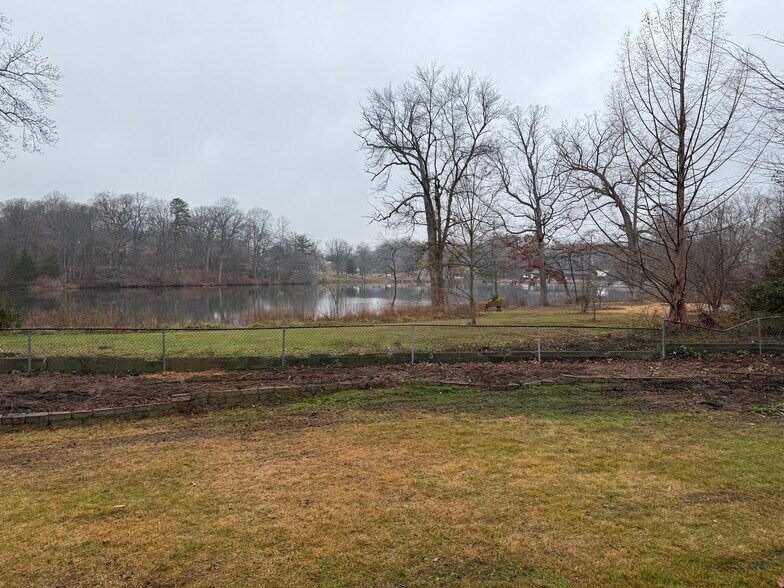 Building Photo - 448 Lake Ave